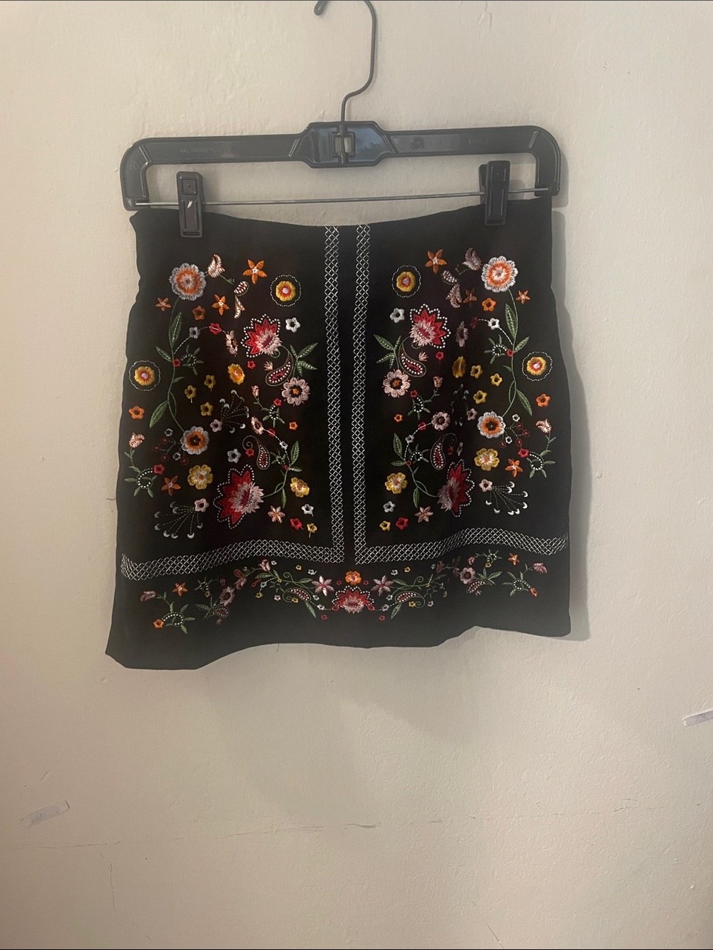 SHEIN Black Mini Skirt with Multicolor Floral Embroidery
